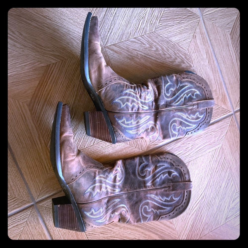 Like new women’s ariat cowboy boots